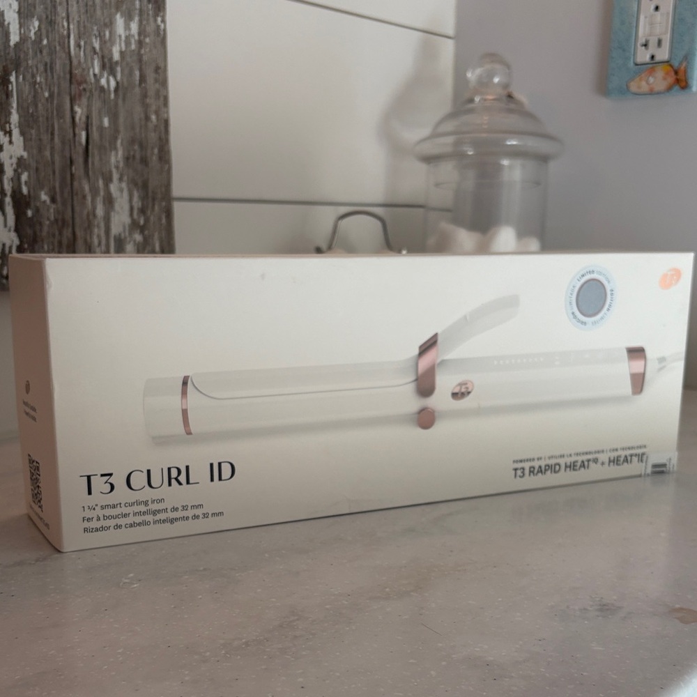 T3 Curl ID Smart Curling Iron in White and Rose Gold